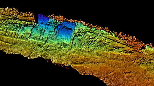 Coda Octopus 3-D Echoscope sonar, downward view of the shipwreck SS City of Chester with sternpost, (left side of sonar image) compound steam engine and boilers (in blue middle of sonar image), and bow (right side of sonar image).