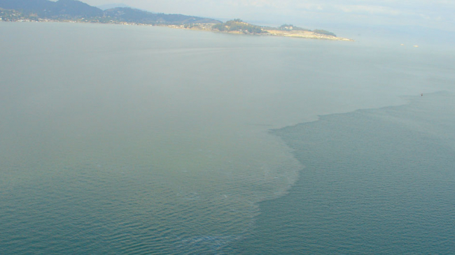 After the cargo ship M/V Cosco Busan struck the San Francisco-Oakland Bay Bridge in 2007, NOAA oceanographers modeled how wind, waves, tides, and weather would carry the ship’s fuel oil across San Francisco Bay. 