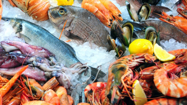 Seafood market presents a wide variety of dining options.